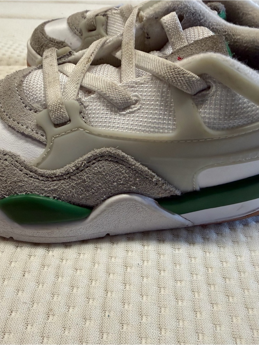 Nike Kids White, Gray & Green Low-Top Sneakers
